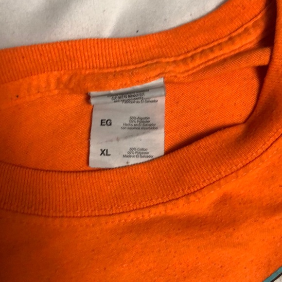 T shirt - Picture 2 of 2